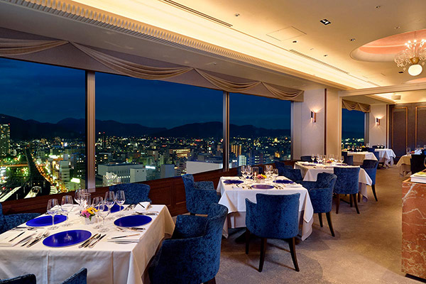 Dining & Bar