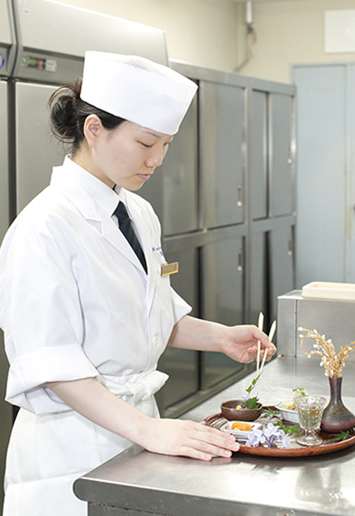 調理部で働く先輩